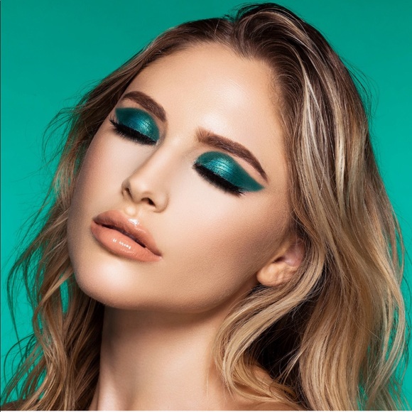 Violet Voss Flamingo PRO Eyeshadow Palette - Picture 5 of 12